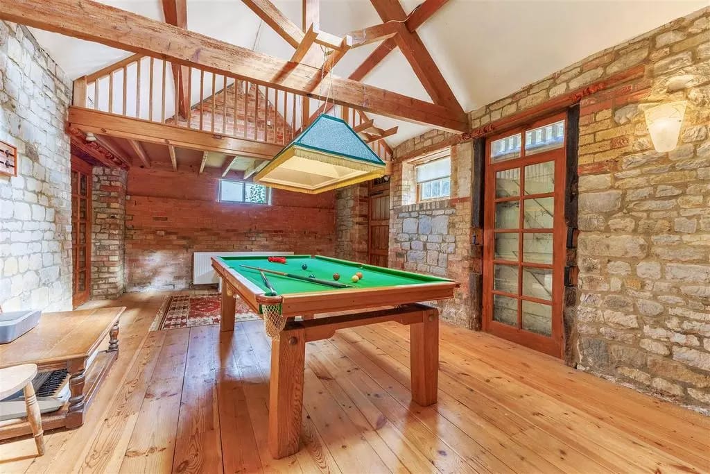 Rodinný dům s velkým pozemkem – fotka 6