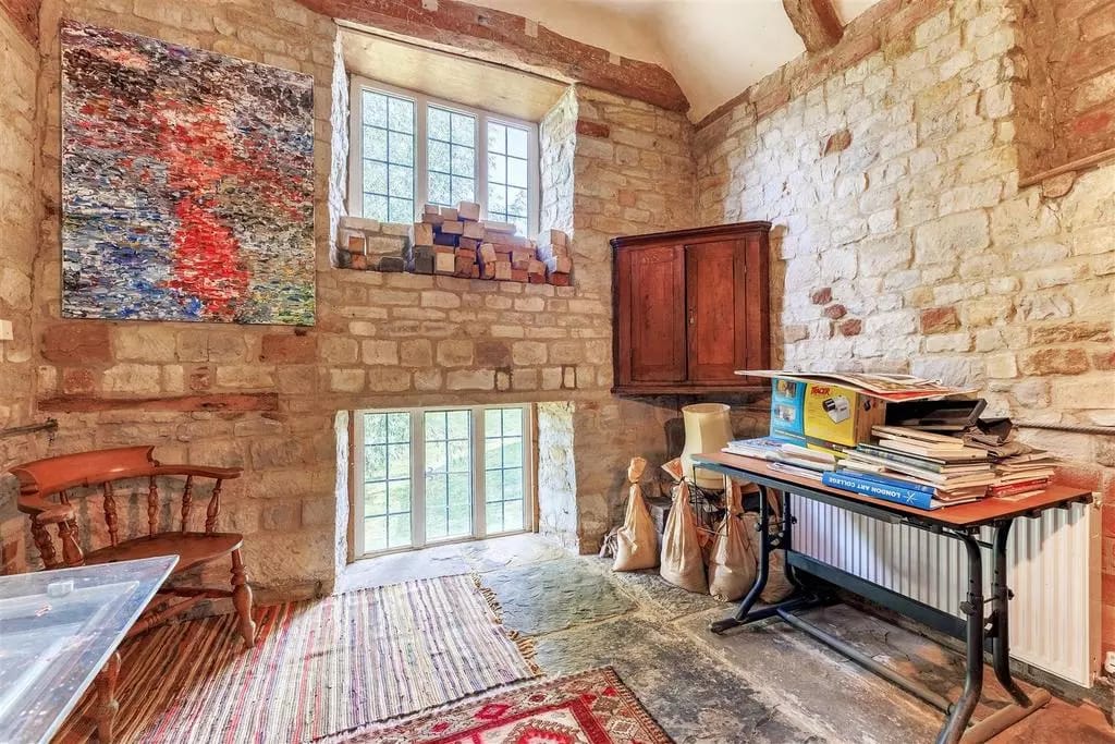 Rodinný dům s velkým pozemkem – fotka 3