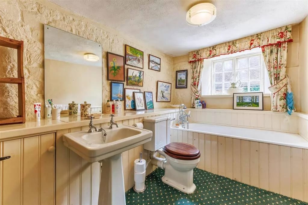 Rodinný dům s velkým pozemkem – fotka 2