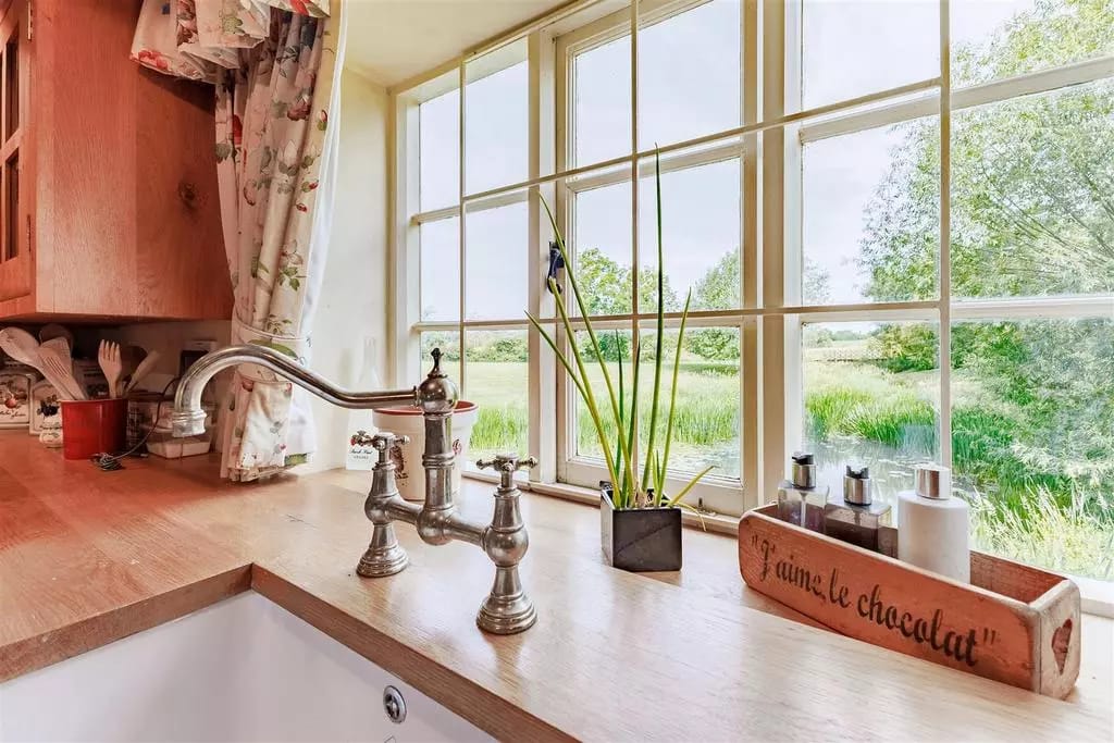 Rodinný dům s velkým pozemkem – fotka 7