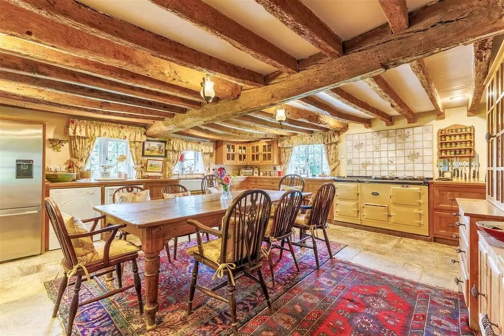 Rodinný dům s velkým pozemkem – fotka 8